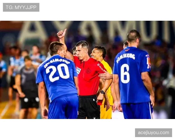 哈维高位逼抢后直塞破防：本赛季中场组织核心的进攻发起机制解析